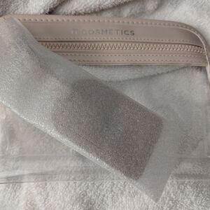 IT Cosmetics Transparent Makeup Bag - Tan With Deluxe Samples